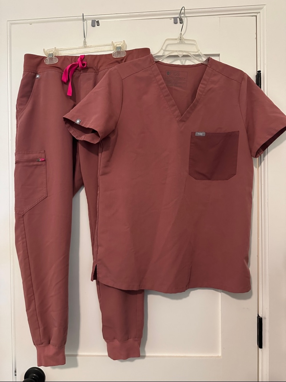 FIGS Two-Piece Scrub Set in Mauve with Pink Drawstring size Medium